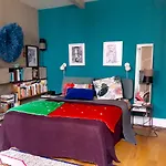 Appartement D\'Artiste Sur Cour Fleurie
