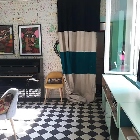 Appartement D'Artiste Sur Cour Fleurie Apartment