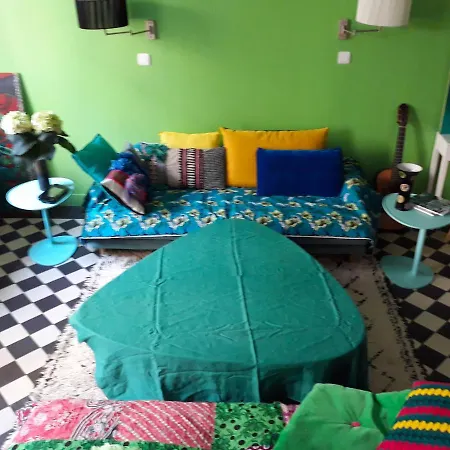 Appartement D'Artiste Sur Cour Fleurie Apartment