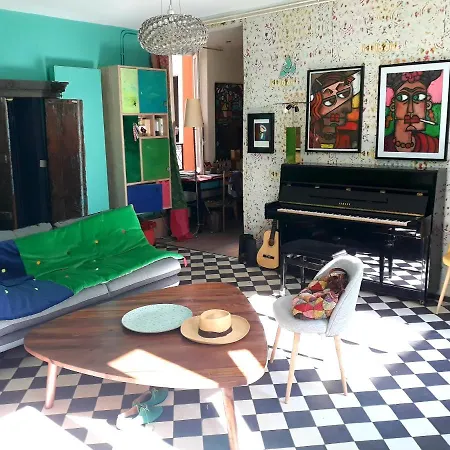 Apartment Appartement D'Artiste Sur Cour Fleurie