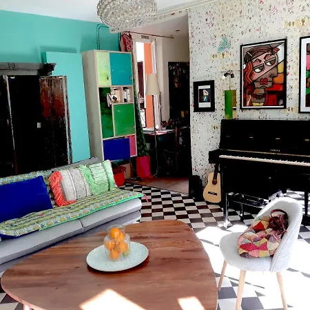 Apartment Appartement D'Artiste Sur Cour Fleurie